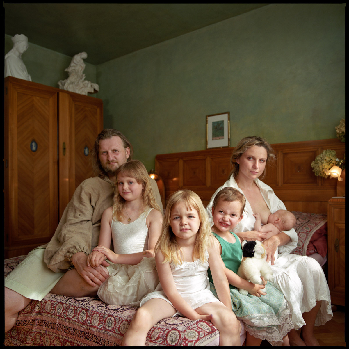 Голые семьи дома фото